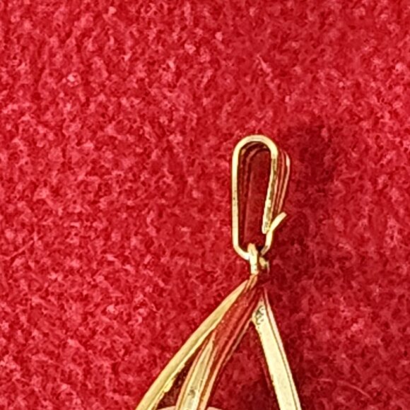 Avon Vintage Large Cream Floating Faux Pearl Inside a Gold Tone Cage Pendant - Picture 9 of 16